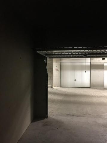 Te huur: ruime nieuwbouw garagebox in appartementsgebouw Vre beschikbaar voor biedingen