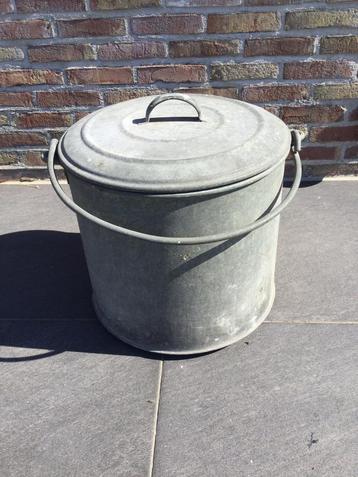 Ketel met deksel in zink / galvanisé beschikbaar voor biedingen