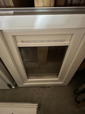 PVC raam wit draaikip BR54 x H79 met ventilatie rooster beschikbaar voor biedingen