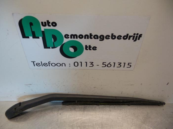 Bras essuie-glace arrière d'un Fiat Punto (Punto 03-), Autos : Pièces & Accessoires, Vitres & Accessoires, Fiat, Utilisé, 3 mois de garantie