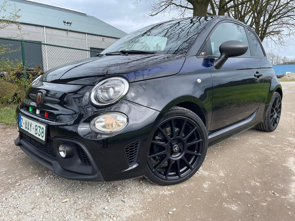 Abarth 595 “Yamaha limited Edition”, 4 zetels, 4 cilinders, Parkeersensor, Zwart