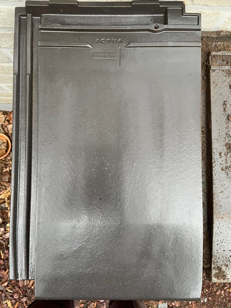 Dakpannen, ongebruikt, 100-110 stuks, 47cmx30cm, Ophalen, Steen of Klei, Zwart, Zo goed als nieuw