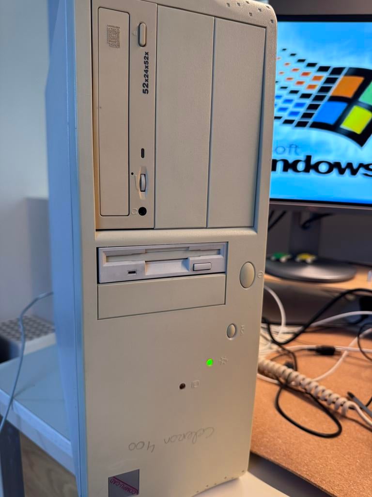 Oude computer win98, Informatique & Logiciels, Ordinateurs Vintage, Enlèvement
