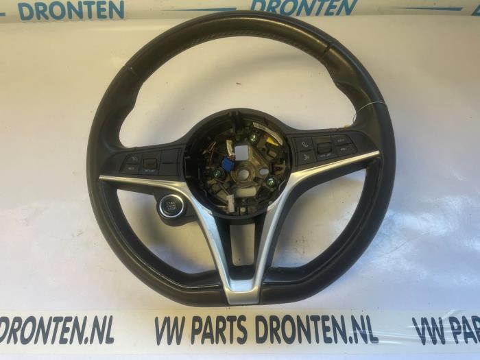 Volant d'un Alfa Romeo Giulia, Autos : Pièces & Accessoires, Commande, Alfa Romeo, Utilisé, 3 mois de garantie, Enlèvement ou Envoi