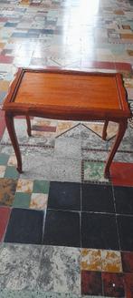 Petite table, Enlèvement