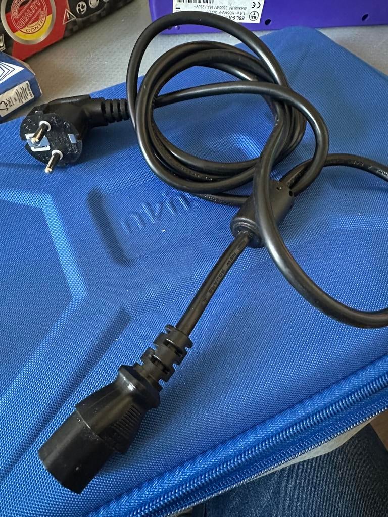 Câble d’alimentation, Animaux & Accessoires, Chevaux & Poneys | Brides & Harnachement, Enlèvement, Comme neuf