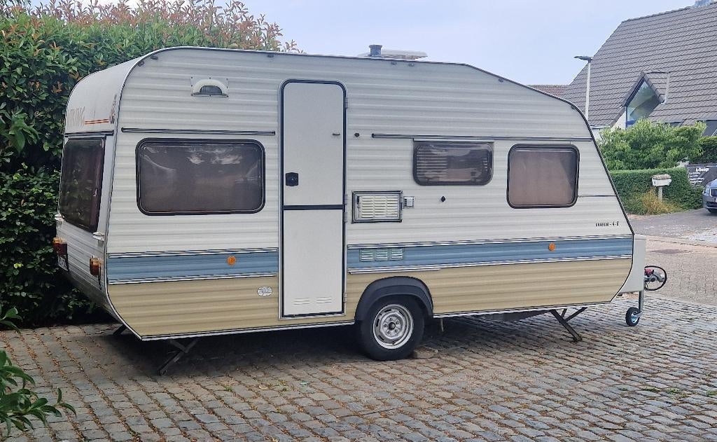 Viking caravan, Jusqu'à 4, Coin salon convertible, 5 à 6 mètres, 750 - 1000 kg