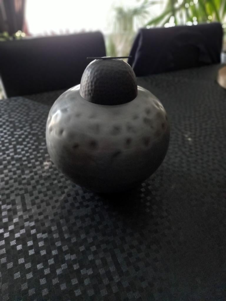 Moderne metalen design vaas., Maison & Meubles, Accessoires pour la Maison | Vases, Neuf, Noir, Moins de 50 cm, Autres matériaux