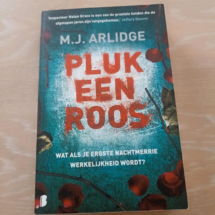 M.J. Arlidge ,Pluk een roos, Boeken, Thrillers, Ophalen of Verzenden