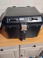 Topkoffer trekker dolomiti givi, Motoren, Ophalen