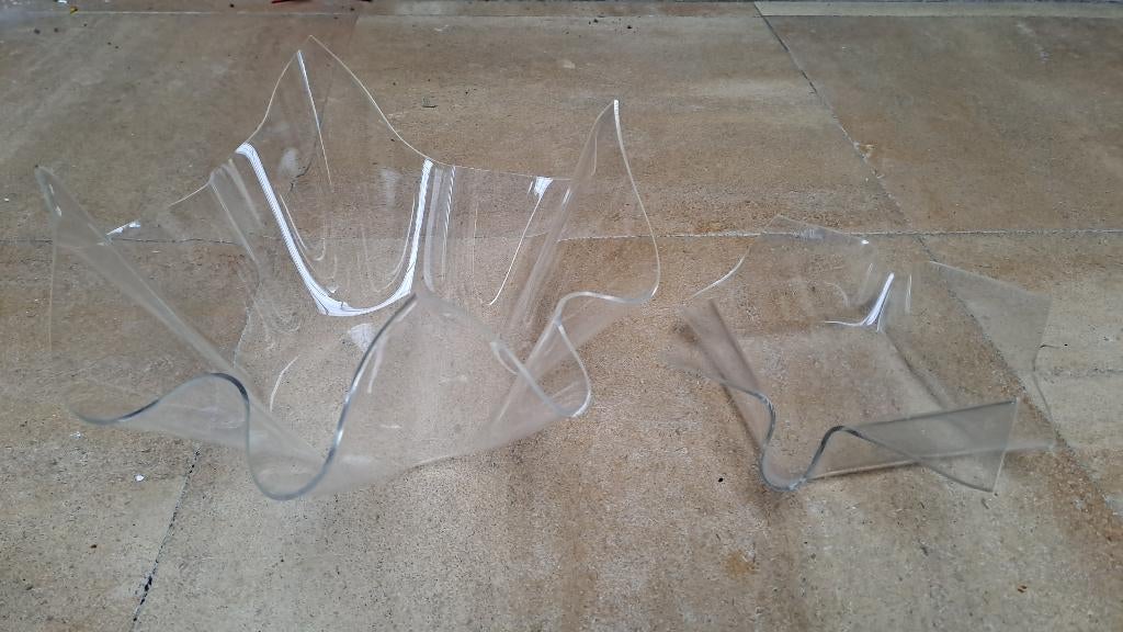 2 moderne plastieken schalen, Enlèvement