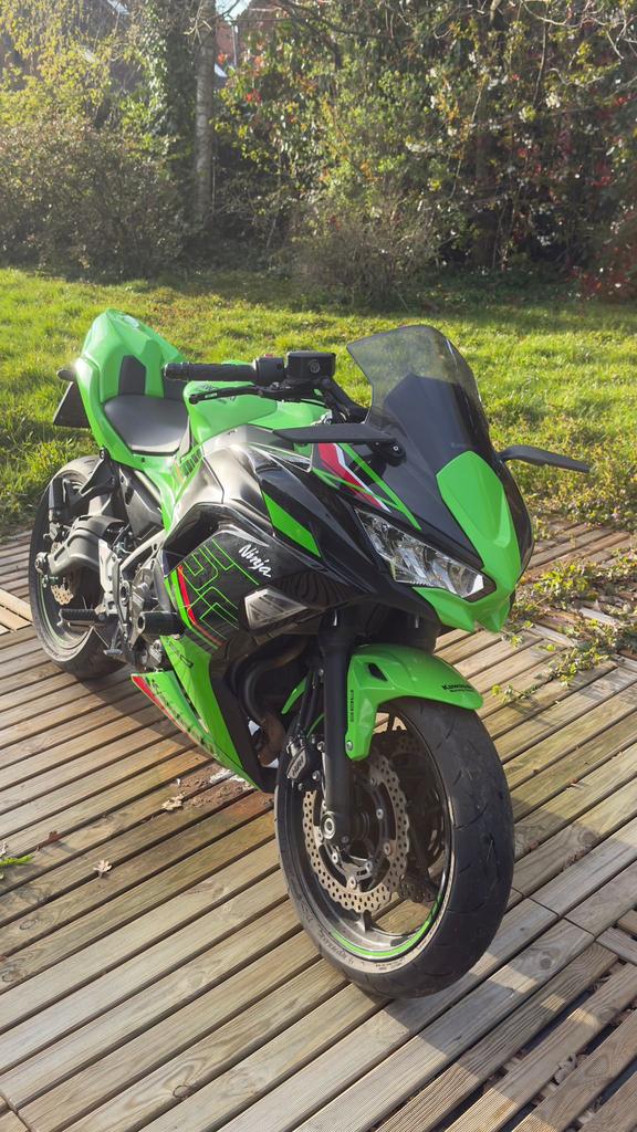 Kawasaki Ninja 650 — 2024 — 3.700 km — Bijna nieuwstaat, Motoren, Motoren | Kawasaki, Nieuw, Bedrijf, Sport, Handgeschakeld