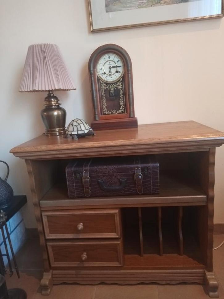 Meuble TV avec tiroirs et un vantail coulissant., Antiquités & Art, Antiquités | Meubles | Tables, Enlèvement