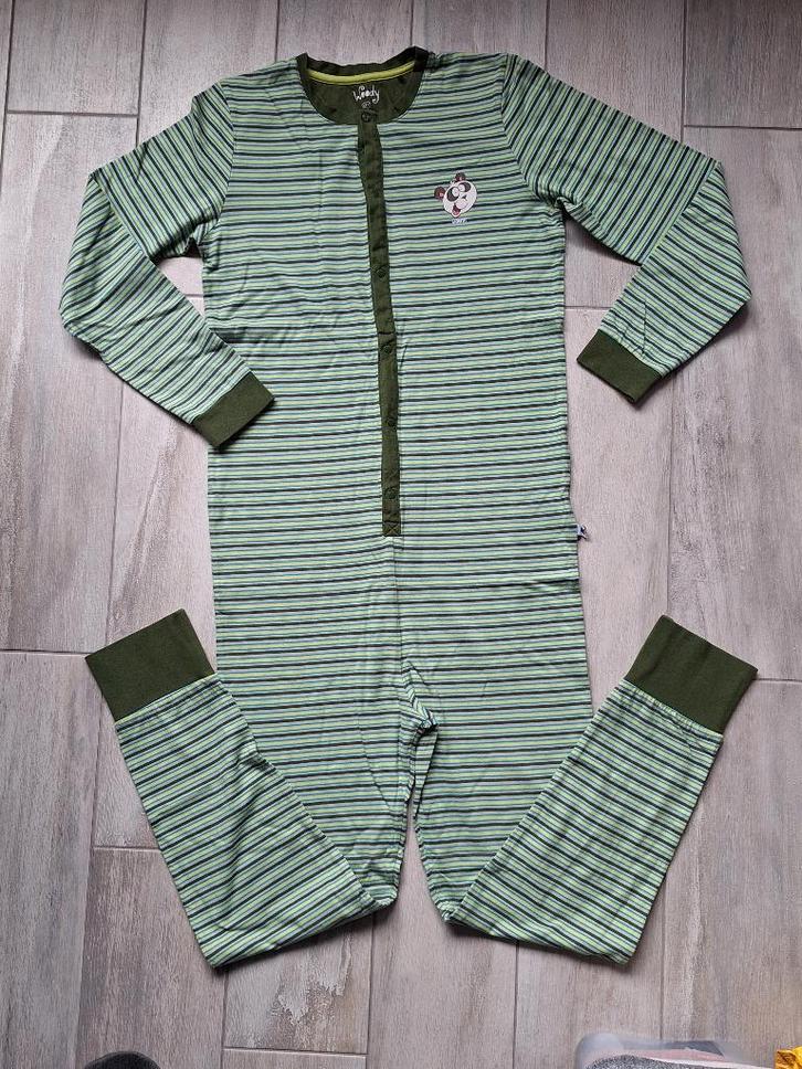 ★ M152 - Nieuwe onesie Woody thema panda, Kinderen en Baby's, Kinderkleding | Maat 152, Nieuw, Jongen, Nacht- of Onderkleding