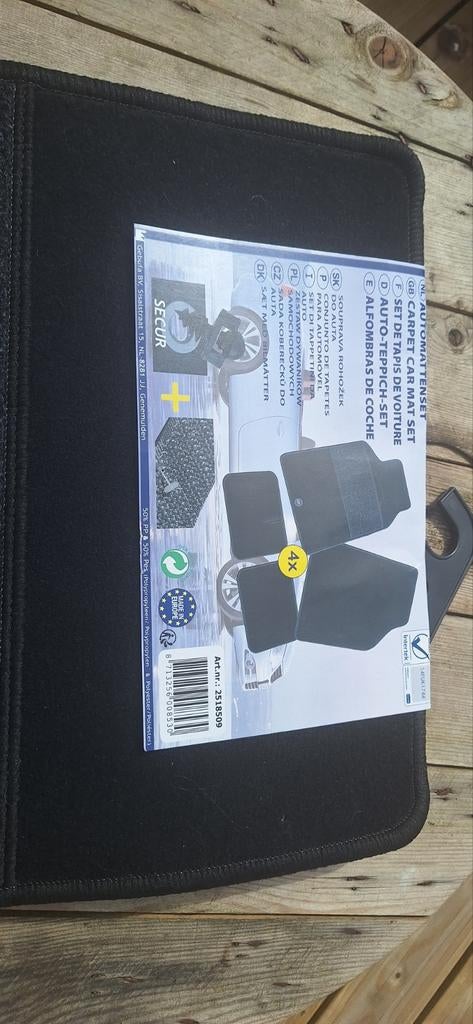 Tapis de sol neufs, Enlèvement