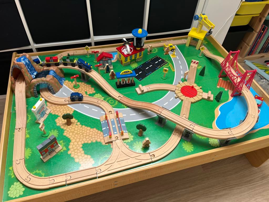 KidKraft Speeltafel met treinen, Ophalen, Zo goed als nieuw