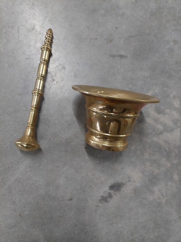 Mortier avec pilon âgée de plus de 45 ans, Enlèvement