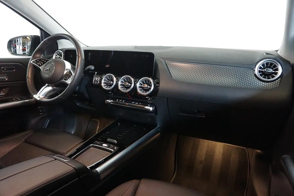 Mercedes-Benz B-CLASS 200 - MEMORY ZETELS (bj 2025), Auto's, Automaat, Leder en Stof, Zwart, 120 kW