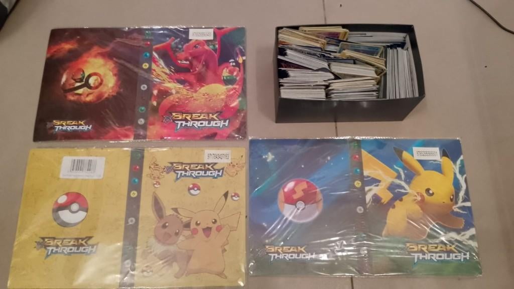 Pokemon 1 boek + 240 mix kaarten  meerdere beschikbaar, Enlèvement ou Envoi