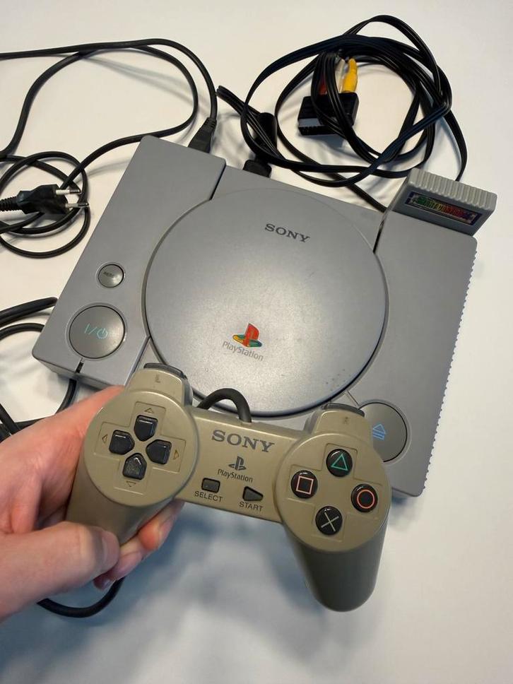 Sony PlayStation 1 (PS1) — entièrement testé + jeu, Consoles de jeu & Jeux vidéo, Consoles de jeu | Sony PlayStation 1, Utilisé