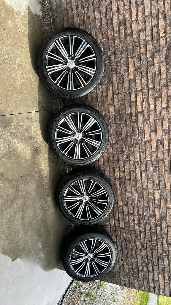 Volvo V60 winterwielen, Auto-onderdelen, Banden en Velgen, Band(en), Winterbanden, 18 inch, 235 mm, Personenwagen, Gebruikt, Ophalen