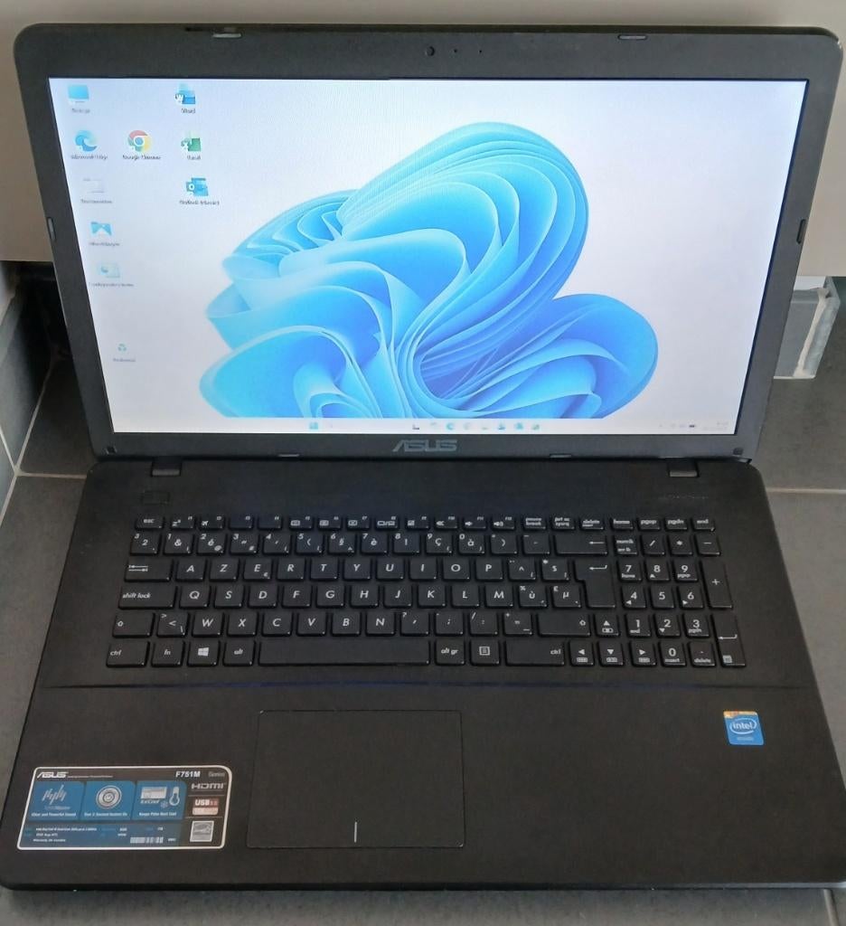 Asus F751M, Computers en Software, Windows Laptops, Zo goed als nieuw, 17 inch of meer, SSD, 2 tot 3 Ghz, 8 GB, Azerty, Ophalen of Verzenden