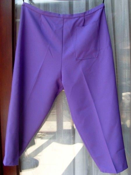 Zelfgemaakte 3/4 broek maat 42-44, Kleding | Dames, Broeken en Pantalons, Ophalen of Verzenden, Gedragen, Maat 42/44 (L), Paars