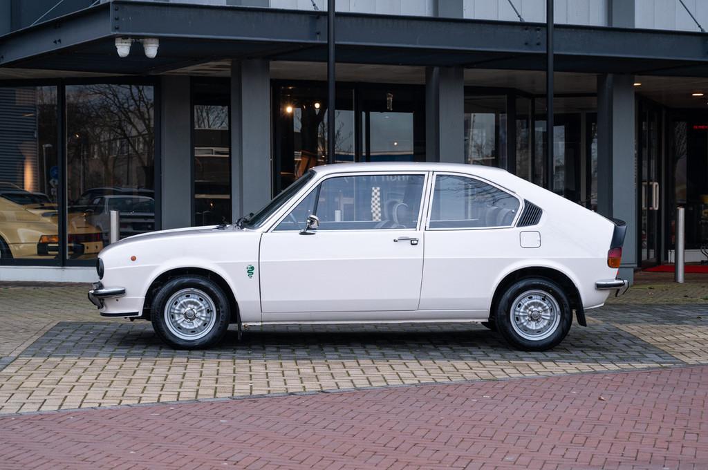 Alfa Romeo Alfasud 1.2 Ti (bj 1974), 4 zetels, Stof, Zwart, Overige kleuren