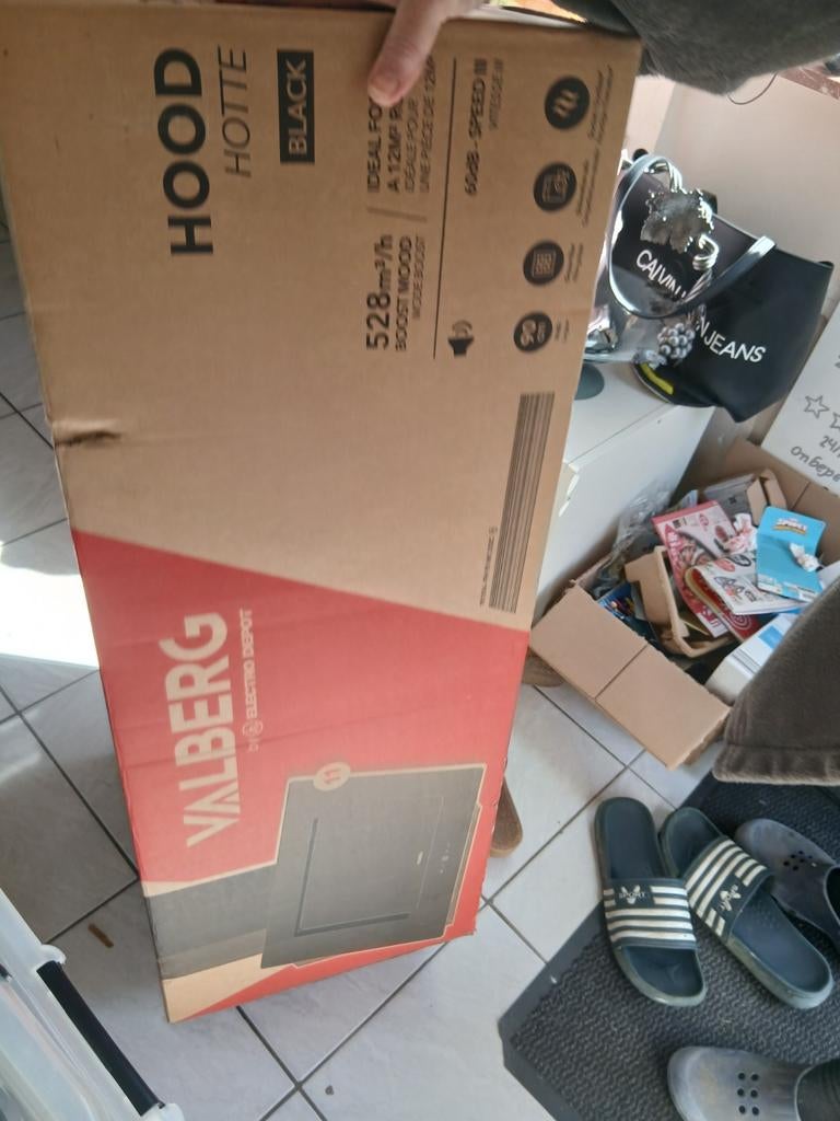 La hotte peut être branchée ou débranchée, Enlèvement