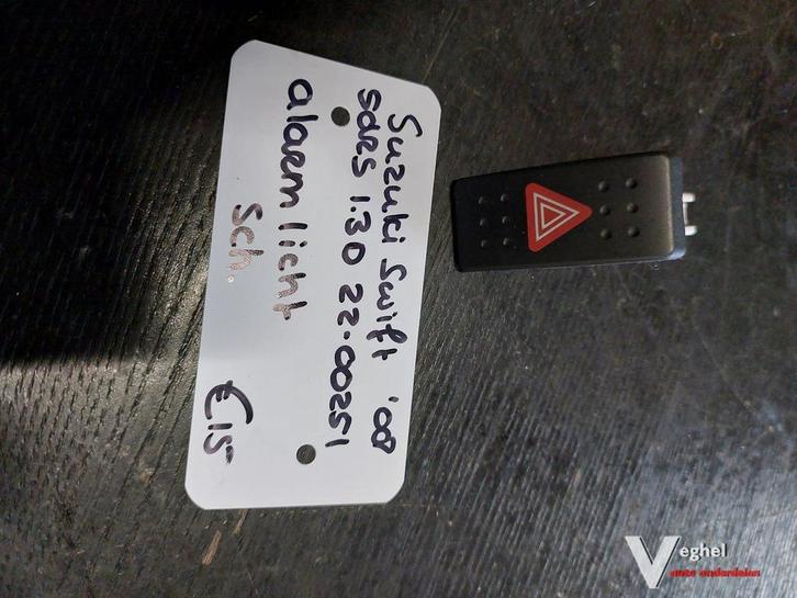 Suzuki Swift 5drs 1.3D alarmlichtschakelaar '08, Auto-onderdelen, Dashboard en Schakelaars, Gebruikt, Ophalen of Verzenden