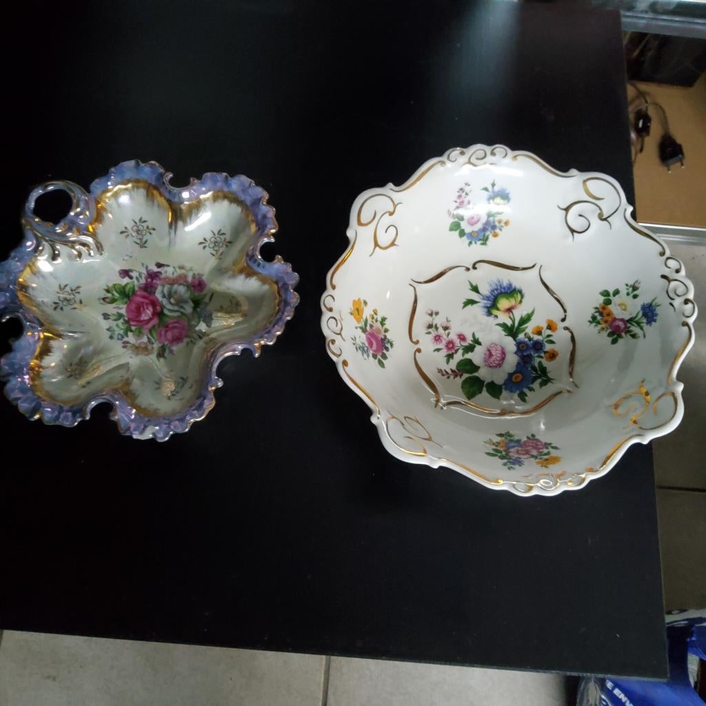 Ensemble, 2 magnifiques plats en porcelaine 15€, Antiquités & Art, Antiquités | Porcelaine, Enlèvement
