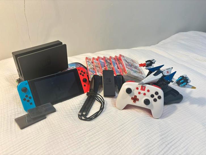 Nintendo switch met accessoires, Games en Spelcomputers, Spelcomputers | Nintendo Switch, Gebruikt, Switch Original, Met 3 controllers of meer