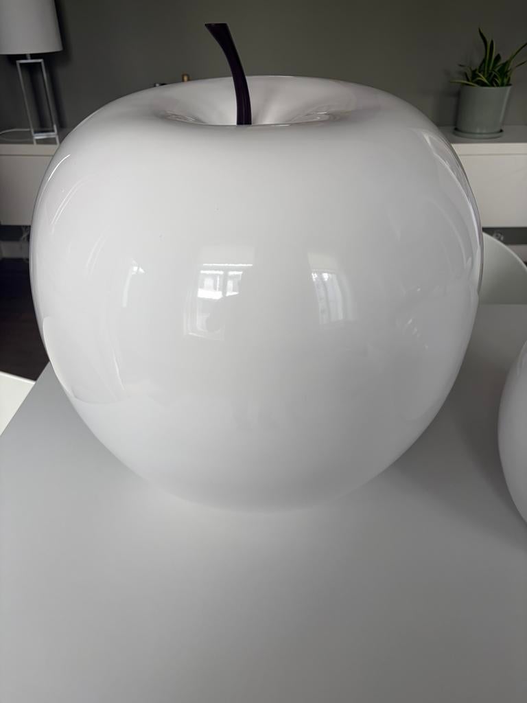 Twee decoratieve witte appels in nieuwe staat, Huis en Inrichting, Woonaccessoires | Vazen, Ophalen, Zo goed als nieuw