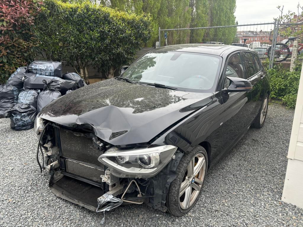 BMW 116D PACK M accidenté 2015 115,000KM EURO6., Auto's, BMW, Bedrijf, 1 Reeks, Diesel, Euro 6, Berline, 5 deurs, Handgeschakeld