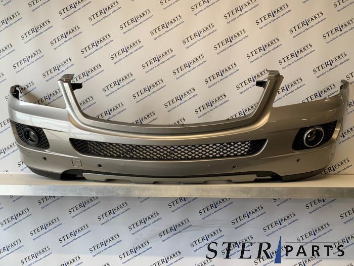 Voorbumper van een Mercedes ML-Klasse (723), Auto-onderdelen, Carrosserie, Bumper, Mercedes-Benz, Gebruikt, 3 maanden garantie