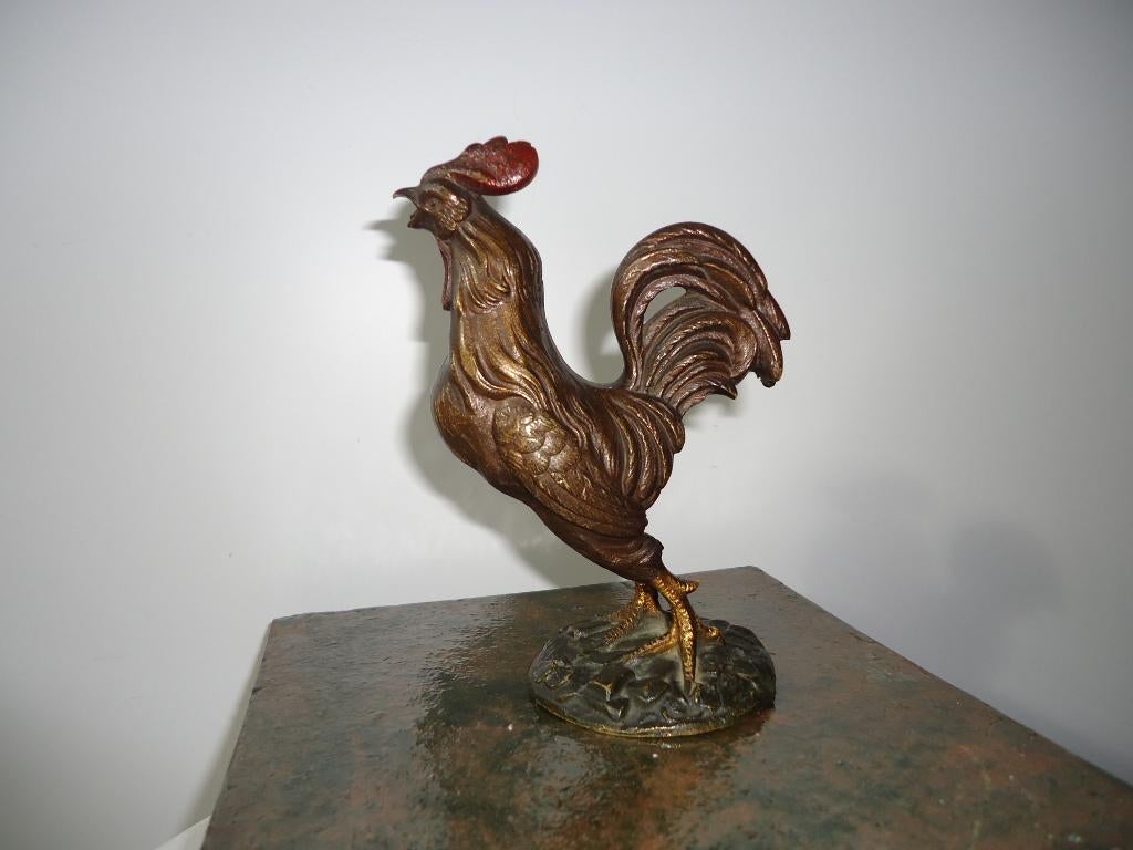 antiek bronzen haan MILO polychroom rode kam, goud verguld, Antiquités & Art, Enlèvement ou Envoi, Brons, Statue, Doré