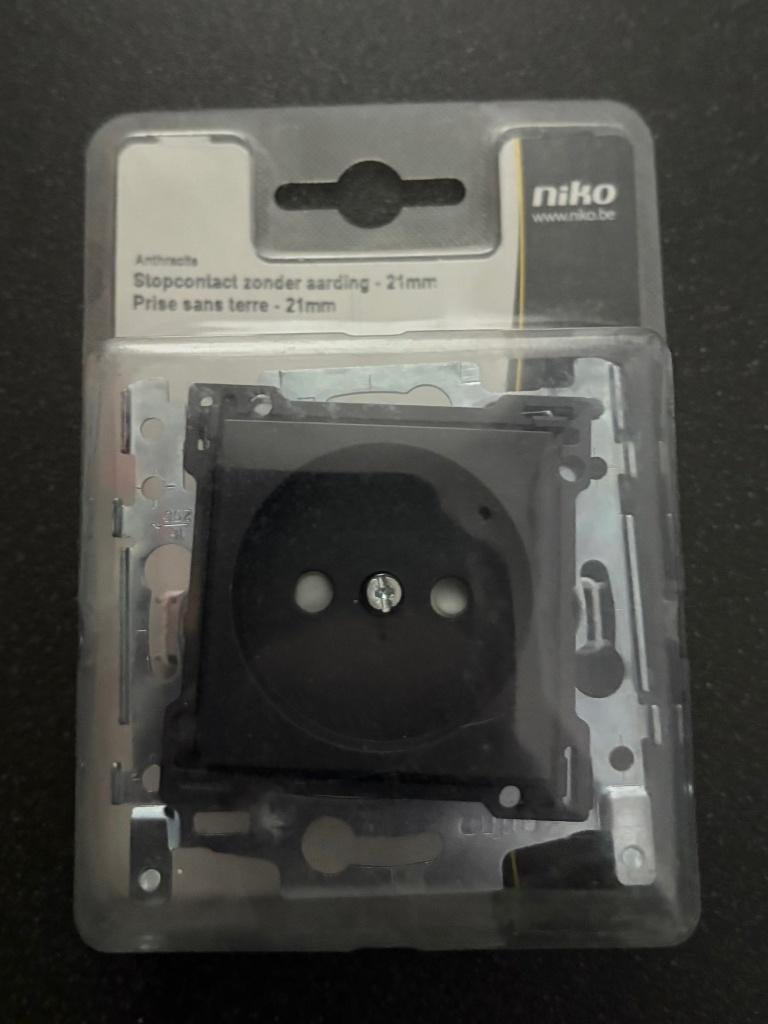 Niko stopcontact zwart, Ophalen, Nieuw