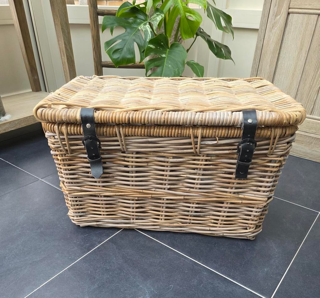 Grote rieten mand, Ophalen, Mand