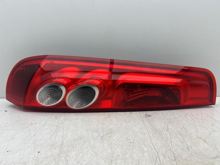 Feu arrière gauche d'un Ford Fiesta, Autos : Pièces & Accessoires, Éclairage, Ford, Utilisé, 3 mois de garantie, Enlèvement ou Envoi