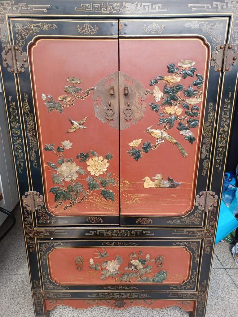 Antiek Chinees kastje, Enlèvement