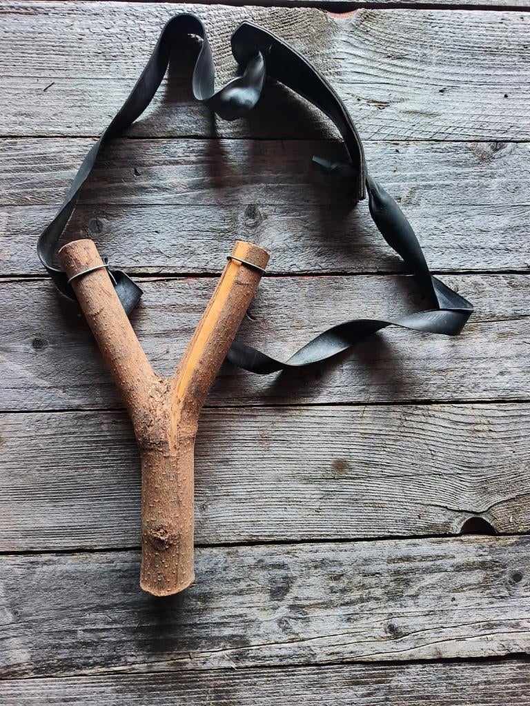 Handgemaakte houten katapult met elastiek (project), Hobby en Vrije tijd, Overige Hobby en Vrije tijd, Gebruikt, Ophalen
