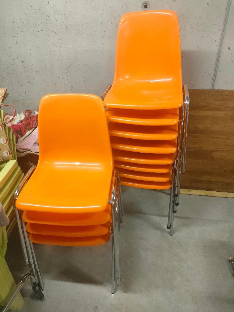12 VINTAGE oranje stoelen in kunststof., Autres couleurs, Synthétique, Enlèvement, VINTAGE