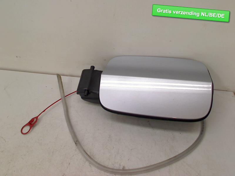 TANKKLEP facelift Audi A3 Limousine (8VS / 8VM), Gebruikt, Dhr. R. de Gouw, Audi, De Bloemendaal 21 21
5221 EB  'S HERTOGENBOSCH, NL