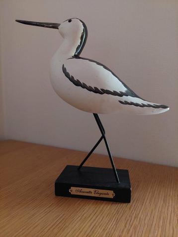 Handgeschilderde houten „kluut” op sokkel gemonteerd beschikbaar voor biedingen