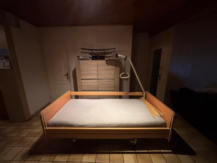Ziekenhuisbed AKS L5 - afbraak plaatsing levering mogelijk, Huis en Inrichting, Slaapkamer | Bedden, Zo goed als nieuw, Ophalen of Verzenden
