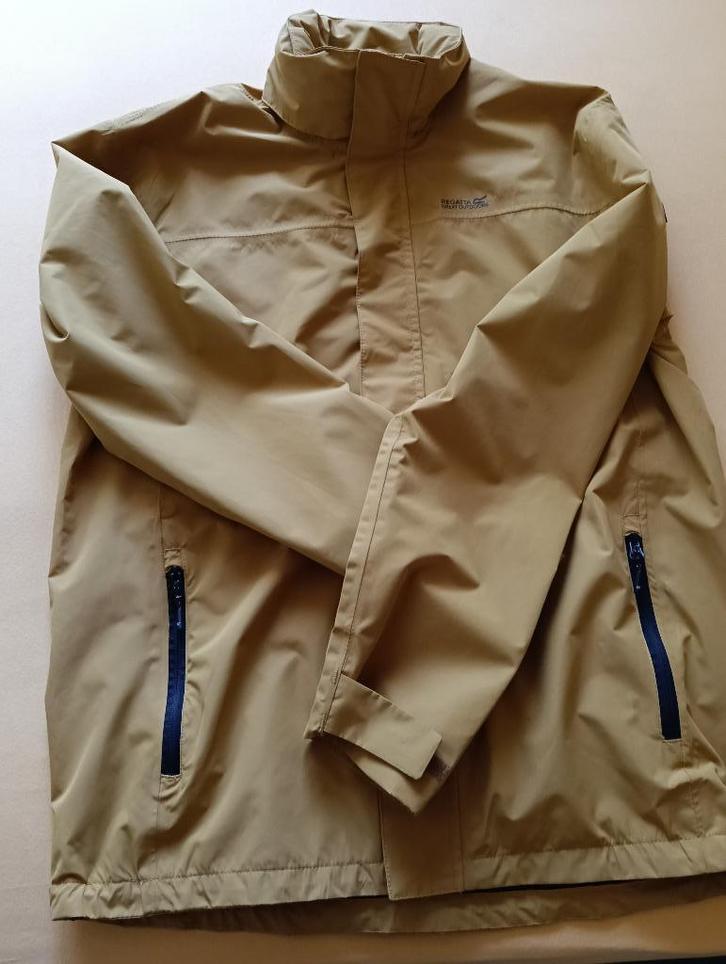 Lichte Regenjas merk Regatta. Size = L (te 8430 Middelkerke), Kleding | Heren, Overige Herenkleding, Zo goed als nieuw, Ophalen