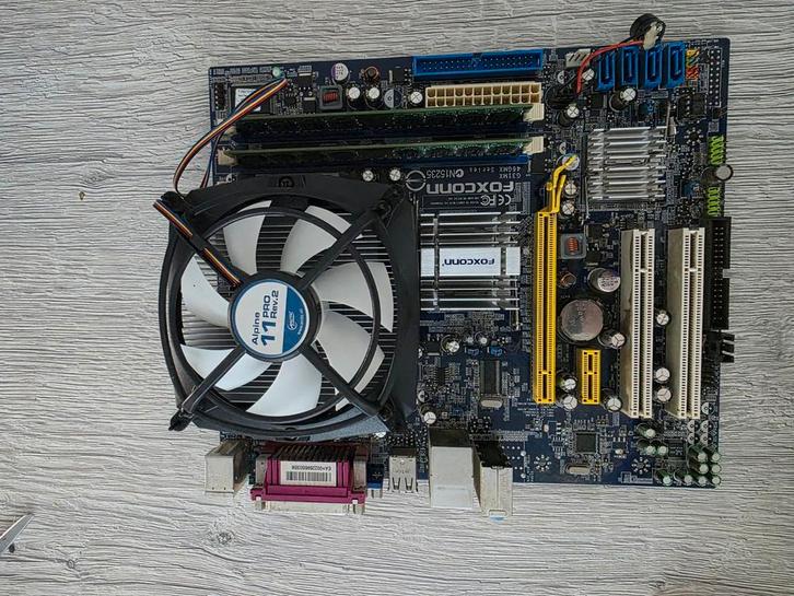 Foxconn g46 Q9400 4Go ddr2, Informatique & Logiciels, Cartes mères, Utilisé, Intel, DDR2, Enlèvement