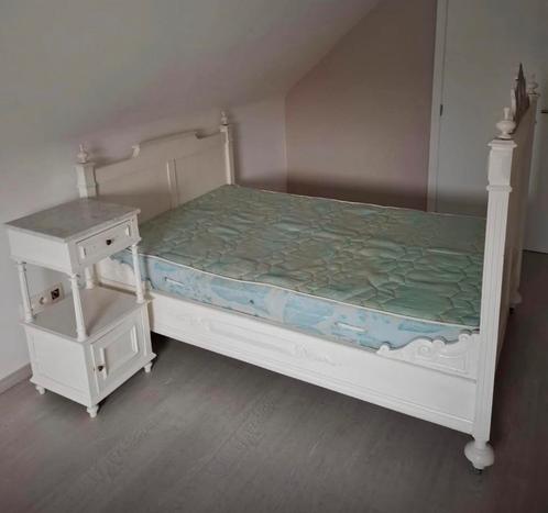 Oud antiek  bed + nachtkastje, Huis en Inrichting, Slaapkamer | Complete slaapkamers, Gebruikt, Ophalen