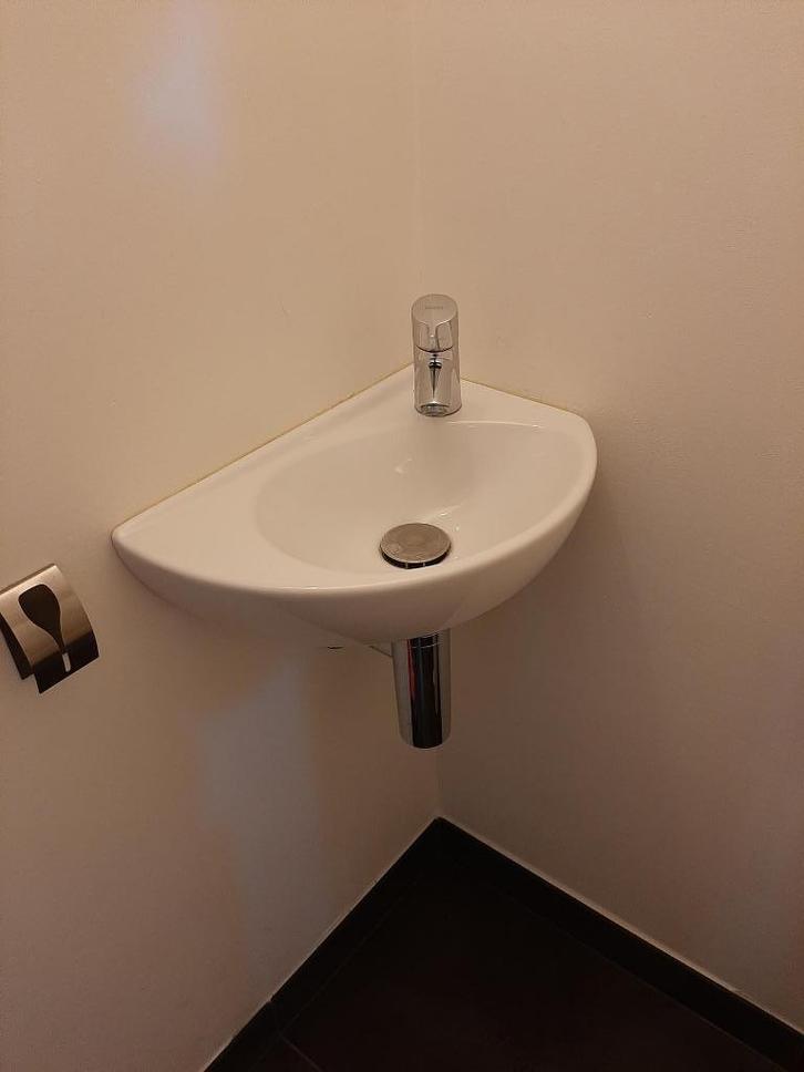 Wastafel hoekmodel (Villeroy & Boch) - volledige set, Doe-het-zelf en Bouw, Sanitair, Gebruikt, Wastafel, Chroom, Ophalen