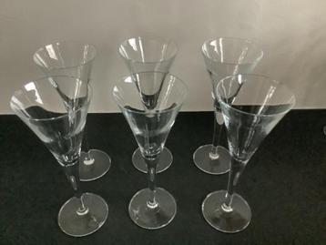6 champagne glazen beschikbaar voor biedingen